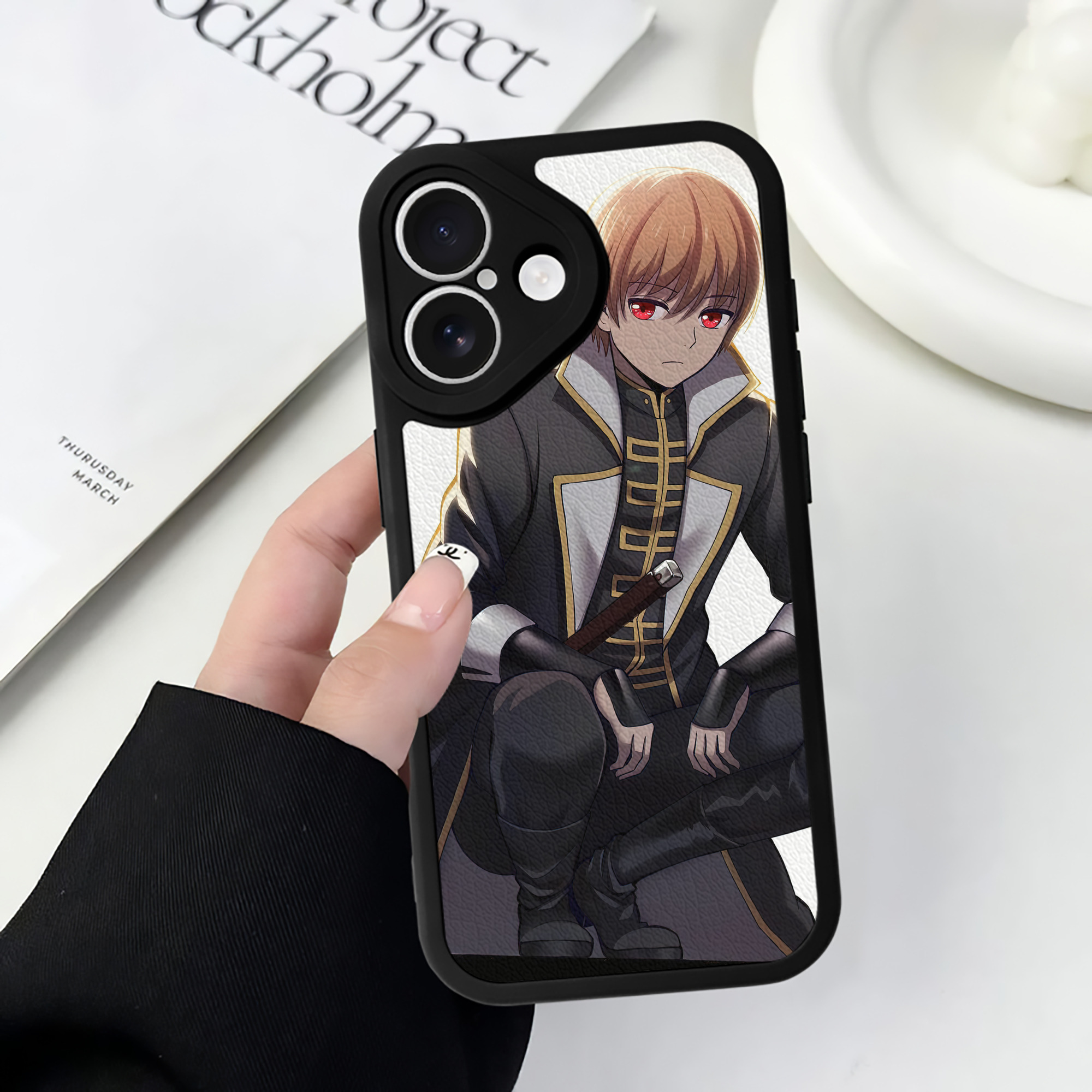 （画像用） ぎんたま 坂田銀時（さかたぎんとき） 神楽 志村新八（しむら しんぱち） GINTAMA Sakata Gintoki Kagura Shimura Shinpachi 【iPhone 16シリーズ対応】シリコンスマホケース（レザー調） 材質：シリコン